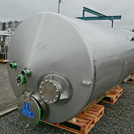 7800 Liter Behälter aus V2A mit 2 Rührwerksflanschen