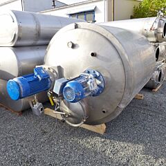 3800 liter insulated agitator tank, Aisi 316 with 2 agitators