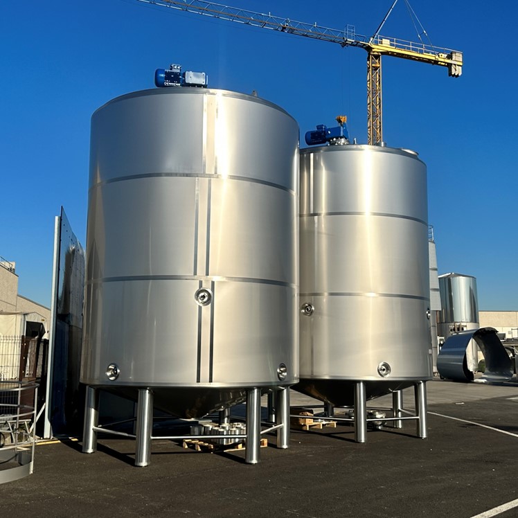  ASME-certified process tanks with a volume of 40570 liters for the USA